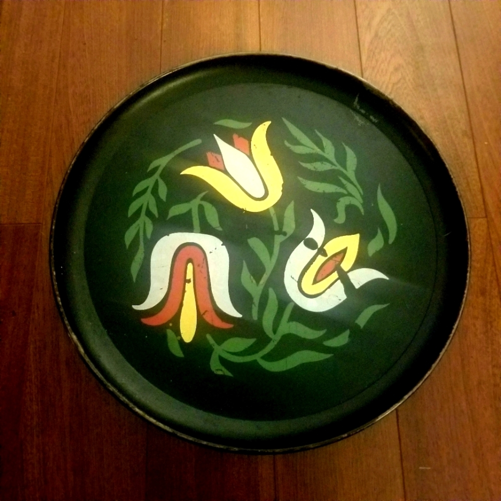 Vintage black tulip round tin